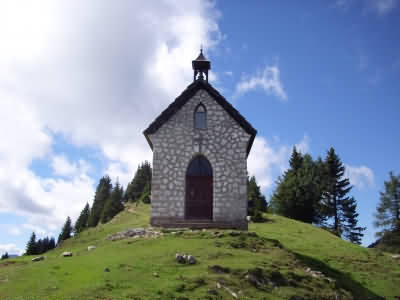 Weißensee: Kapelle Karia Schnee in 1754m Seehhe in den Karnischen Alpen